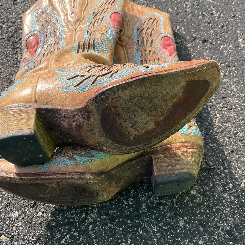 Ariat Stylish Western Boots with Red and Blue Accents - Picture 6 of 11